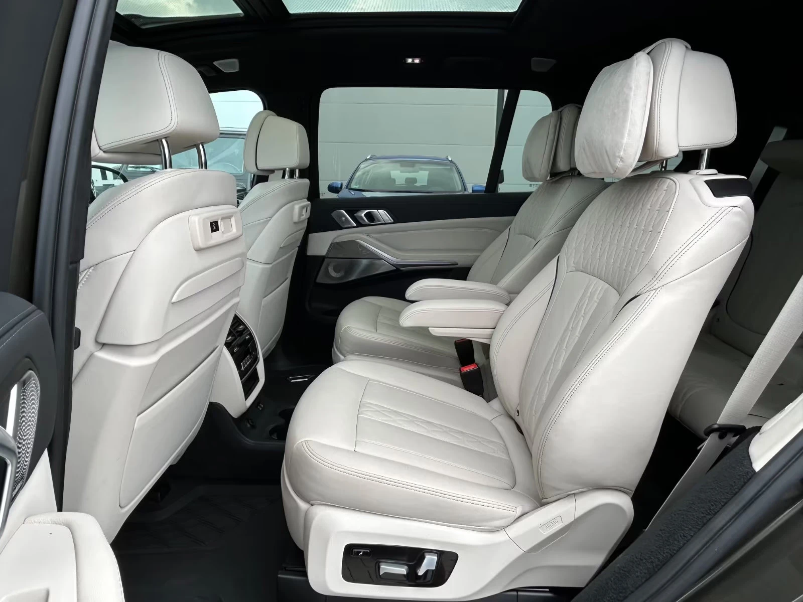 BMW X7 M50/530HP/xDRIVE/B&W/PANO/NAVI/LED/DIGITAL/756v - изображение 10