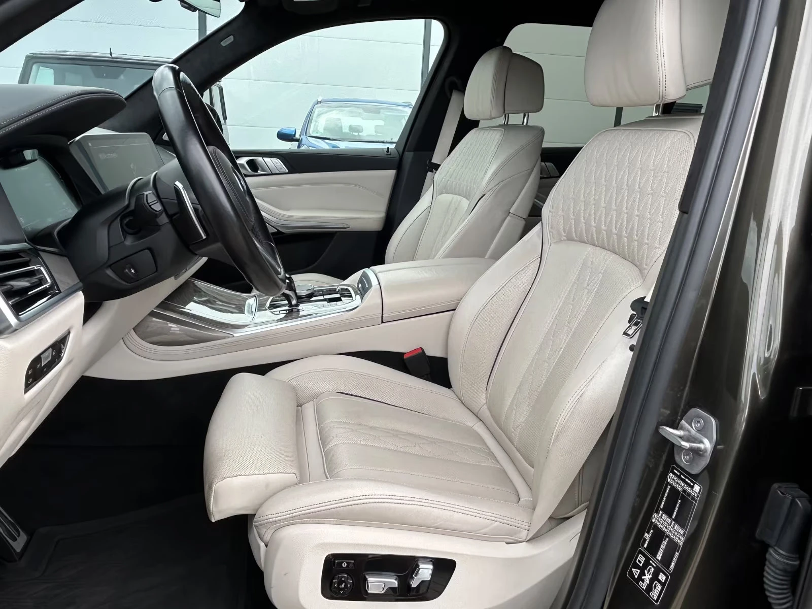 BMW X7 M50/530HP/xDRIVE/B&W/PANO/NAVI/LED/DIGITAL/756v - изображение 7