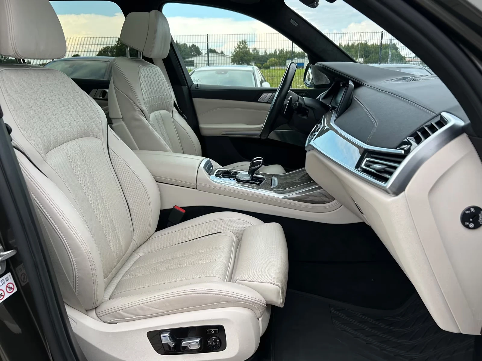 BMW X7 M50/530HP/xDRIVE/B&W/PANO/NAVI/LED/DIGITAL/756v - изображение 9