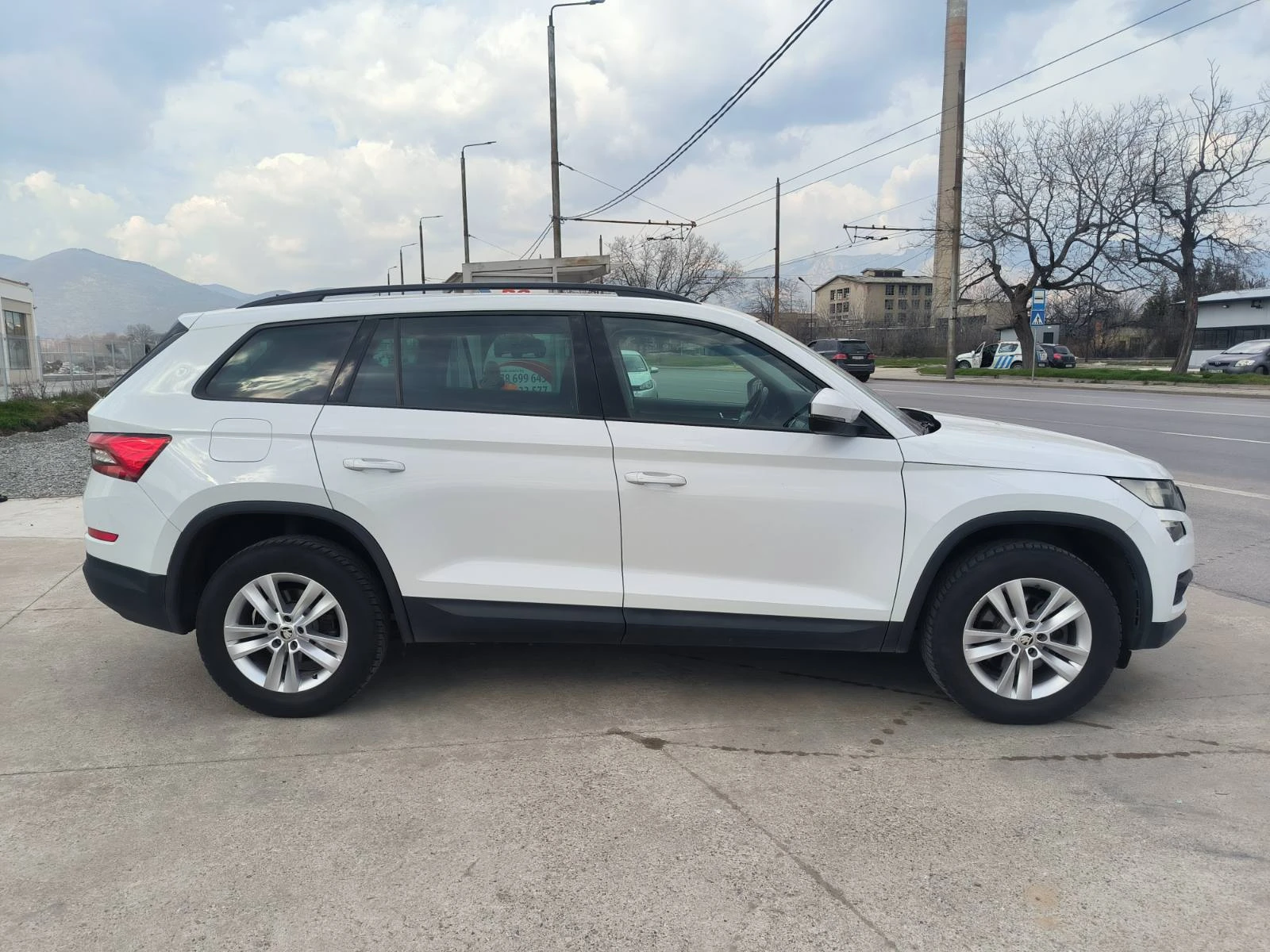 Skoda Kodiaq 2.0d-Navi-Kamera-Automat-Euro-6D, снимка 4 - Автомобили и джипове - 53736514