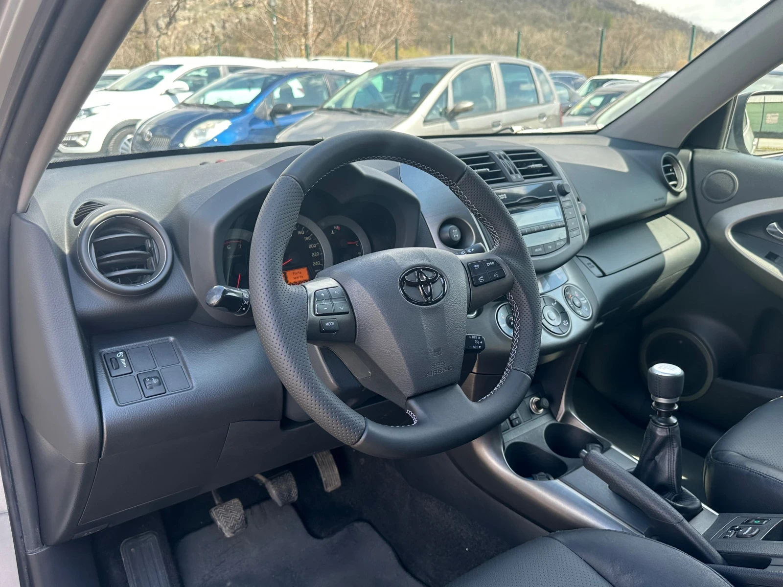 Toyota Rav4 2.2D-4x4-LUXURY-KEYLESSGO-КОЖА-ПОДГРЕВ., снимка 9 - Автомобили и джипове - 54136608
