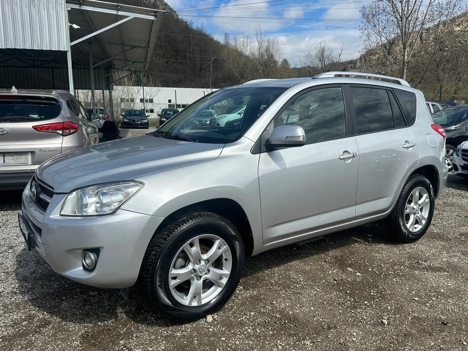 Toyota Rav4 2.2D-4x4-LUXURY-KEYLESSGO-КОЖА-ПОДГРЕВ., снимка 2 - Автомобили и джипове - 54136608