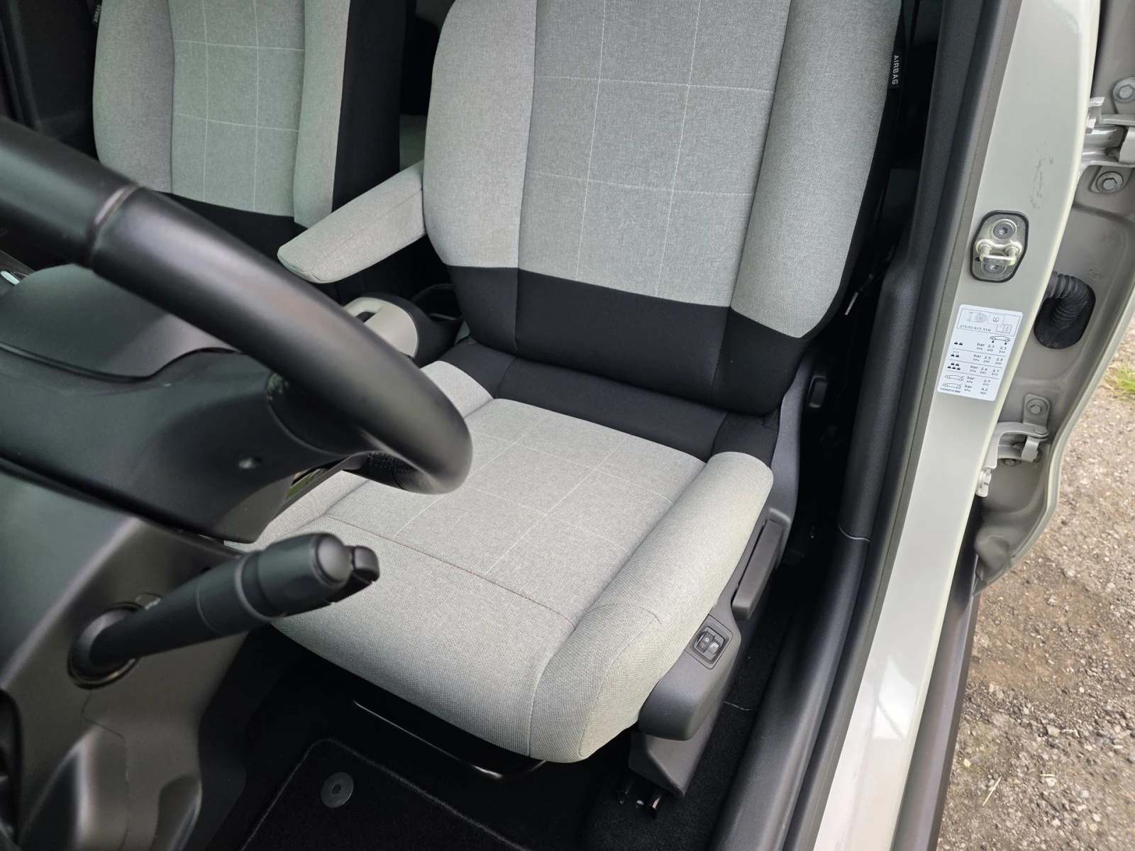 Citroen C3 Aircross 1.2 PureTech Shine Panorama, снимка 10 - Автомобили и джипове - 55055371