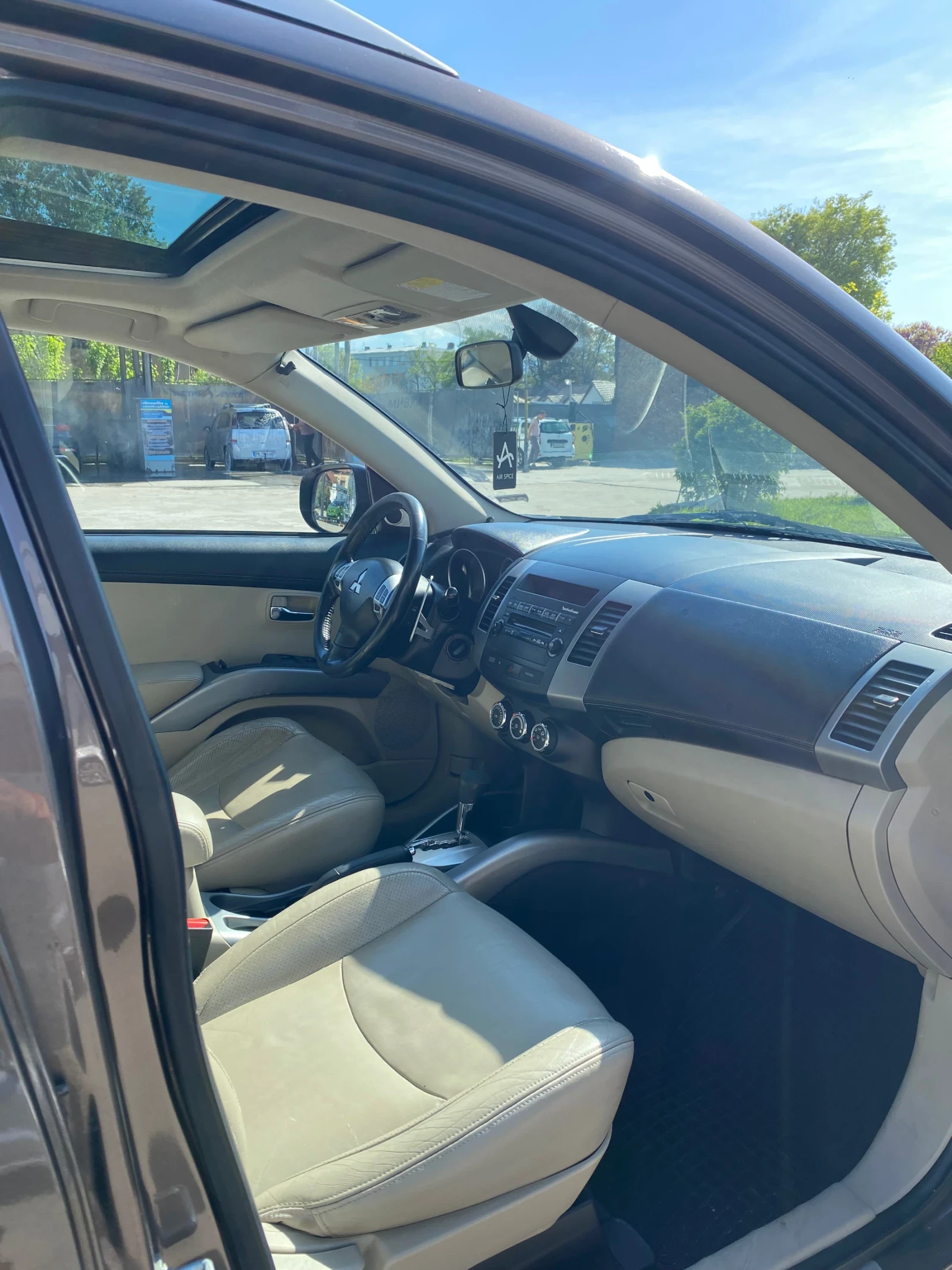 Mitsubishi Outlander, снимка 9 - Автомобили и джипове - 55083127