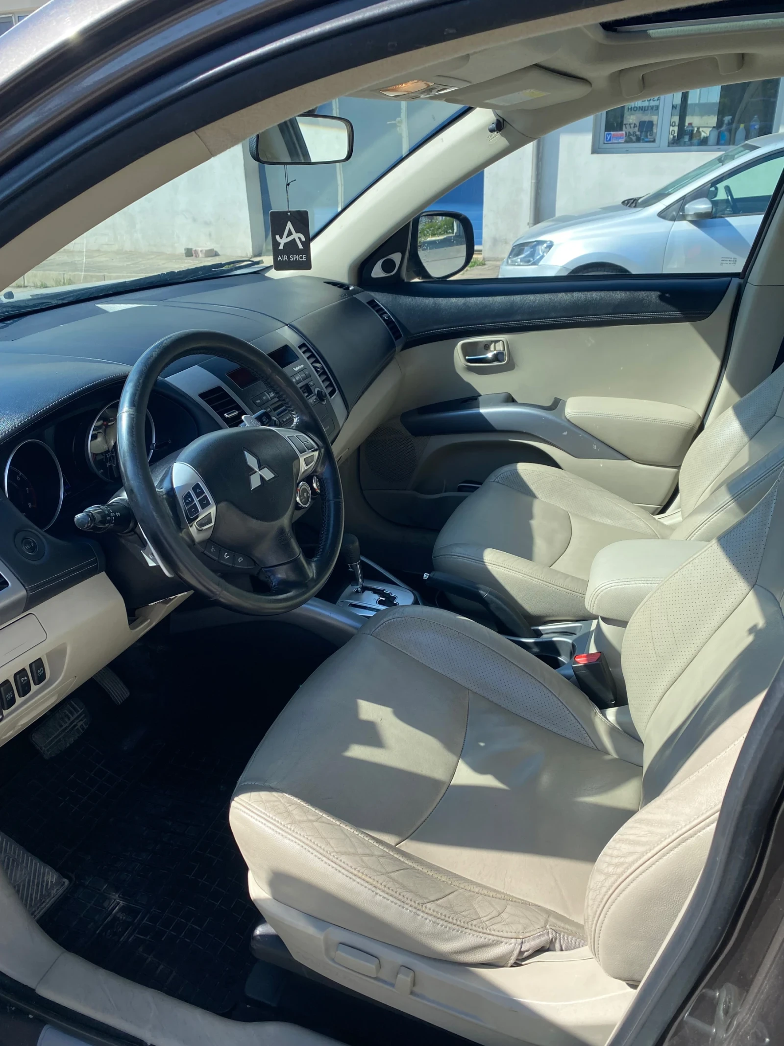 Mitsubishi Outlander, снимка 11 - Автомобили и джипове - 55083127