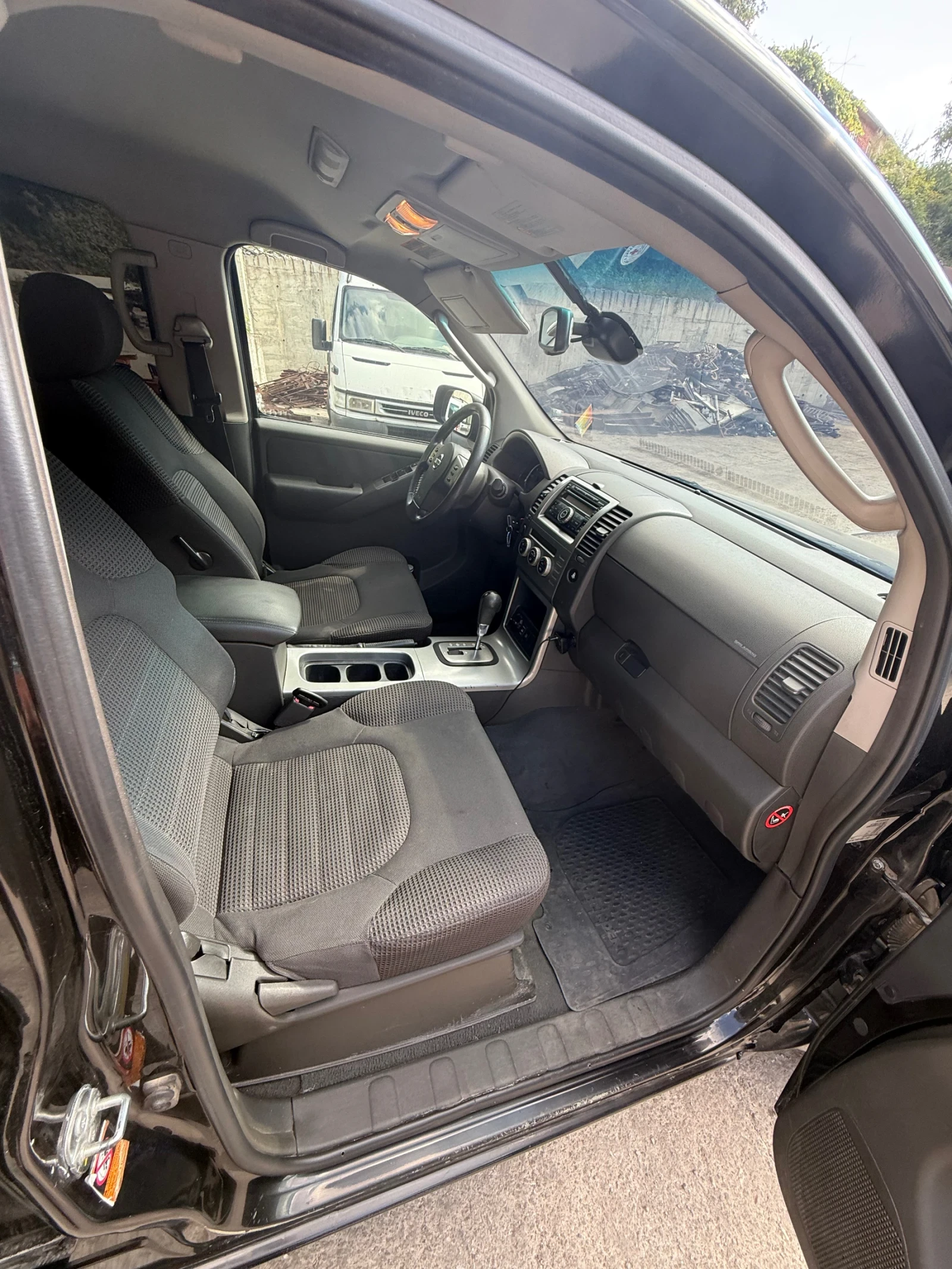 Nissan Pathfinder, снимка 6 - Автомобили и джипове - 55270627