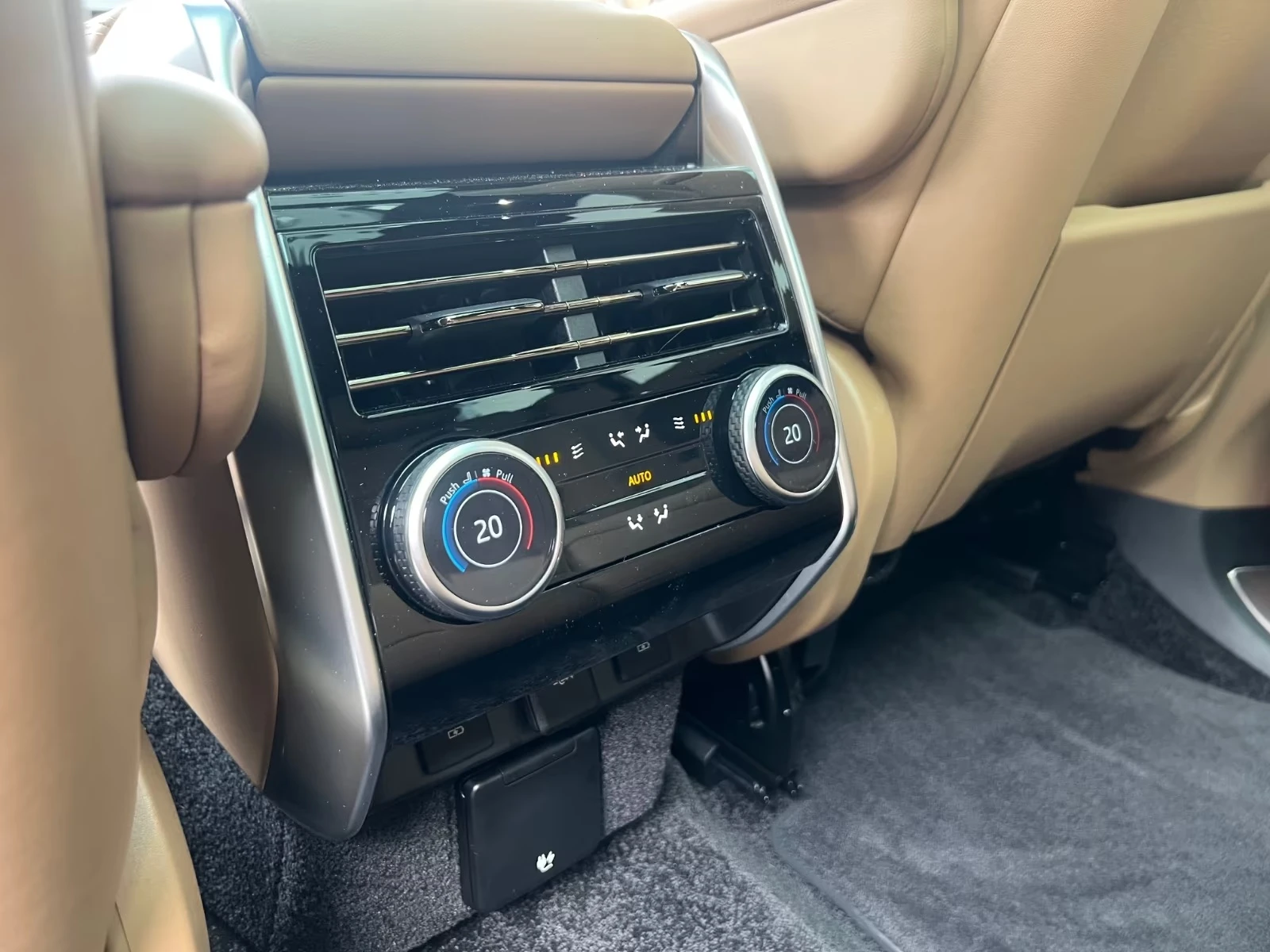 Land Rover Range rover D350 HSE SHADOW-PAKET MERIDIAN-AUDIO PANORAMA 360, снимка 15 - Автомобили и джипове - 55325916