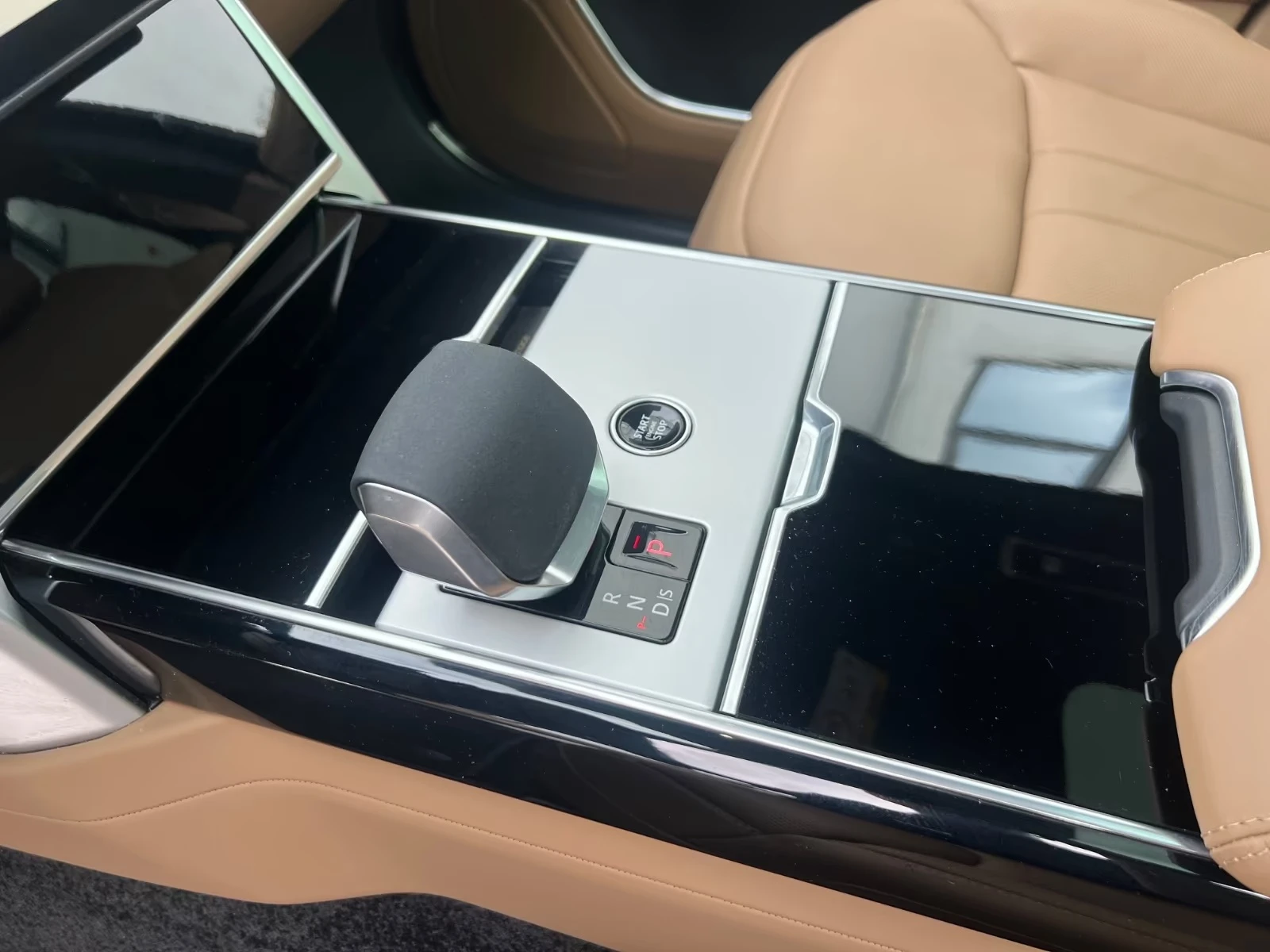 Land Rover Range rover D350 HSE SHADOW-PAKET MERIDIAN-AUDIO PANORAMA 360, снимка 9 - Автомобили и джипове - 55325916