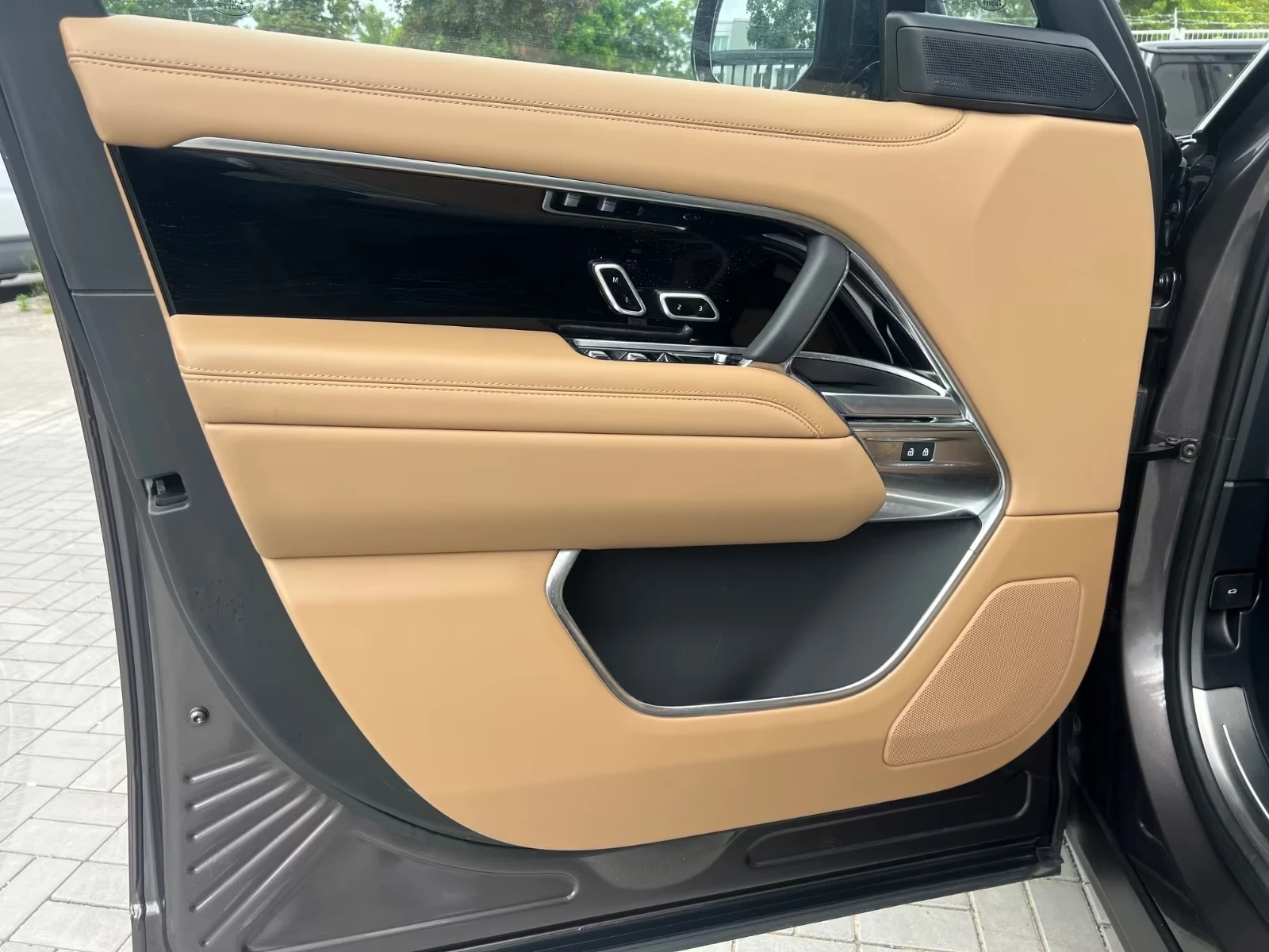 Land Rover Range rover D350 HSE SHADOW-PAKET MERIDIAN-AUDIO PANORAMA 360, снимка 11 - Автомобили и джипове - 55325916