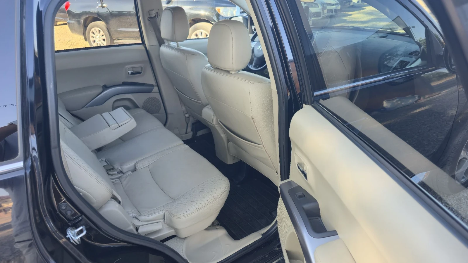 Citroen C-Crosser 2.2 HDi 4?4 седем местна, снимка 8 - Автомобили и джипове - 55385062