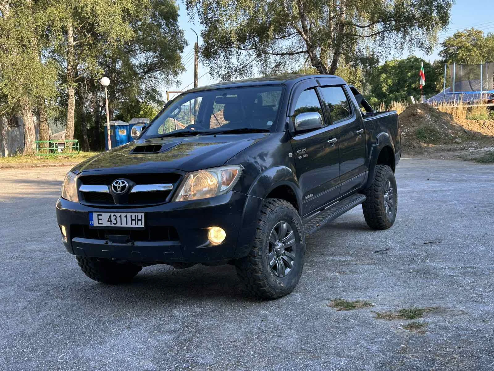 Toyota Hilux Invincible Double Cab, снимка 3 - Автомобили и джипове - 55533092