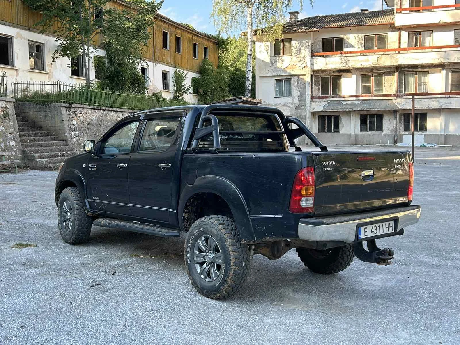 Toyota Hilux Invincible Double Cab, снимка 4 - Автомобили и джипове - 55533092