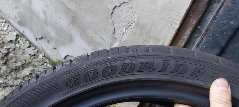 Гуми Летни 235/40R18, снимка 4 - Гуми и джанти - 31788161