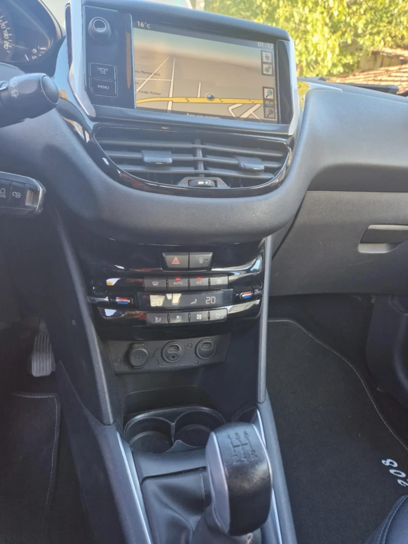 Peugeot 208 1.6 Hdi, снимка 9 - Автомобили и джипове - 47821572