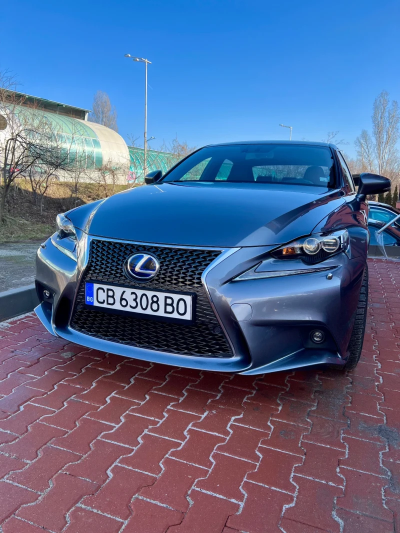 Lexus IS 300 300h F Sport, снимка 1 - Автомобили и джипове - 48800257