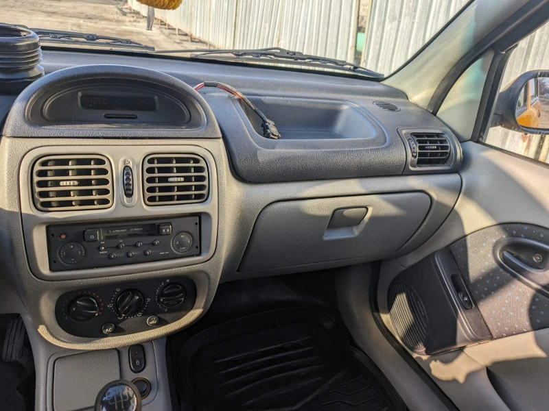 Renault Clio 1.5 DCI, снимка 9 - Автомобили и джипове - 49152647