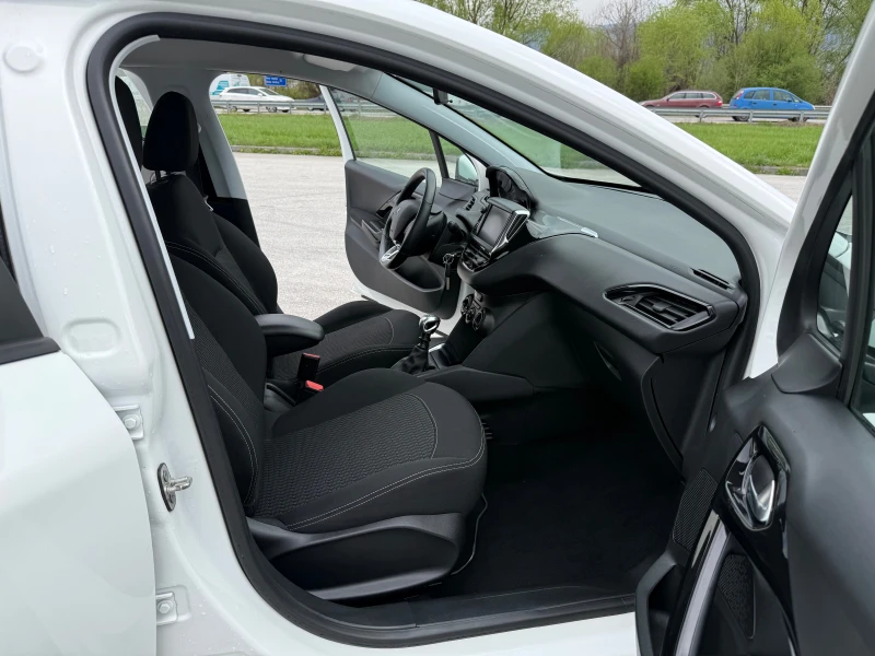 Peugeot 208 1.5hdi-топ състояние, снимка 13 - Автомобили и джипове - 49754093