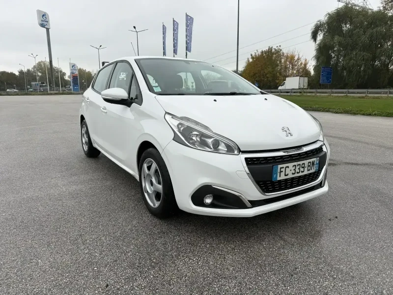 Peugeot 208 1.5hdi-топ състояние