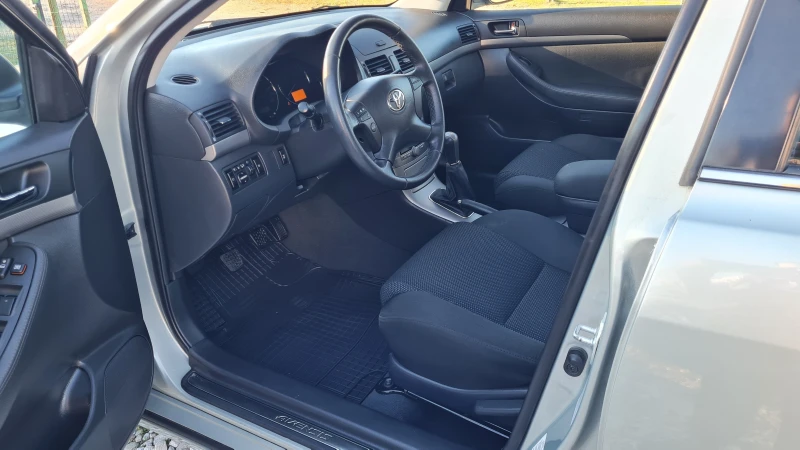 Toyota Avensis 1.8i VVT-I FACELIFT, снимка 6 - Автомобили и джипове - 52223634