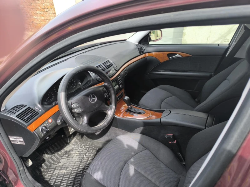 Mercedes-Benz E 220 W211, снимка 3 - Автомобили и джипове - 52983861