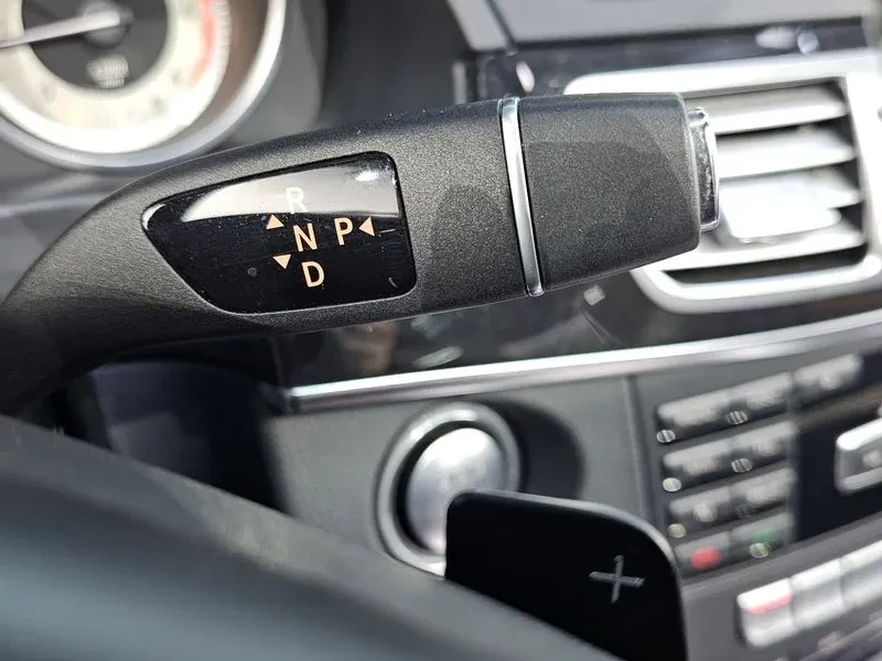 Mercedes-Benz E 220 Cdi Avantgarde, снимка 9 - Автомобили и джипове - 53873446