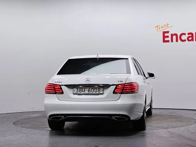 Mercedes-Benz E 220 Cdi Avantgarde, снимка 4 - Автомобили и джипове - 53873446