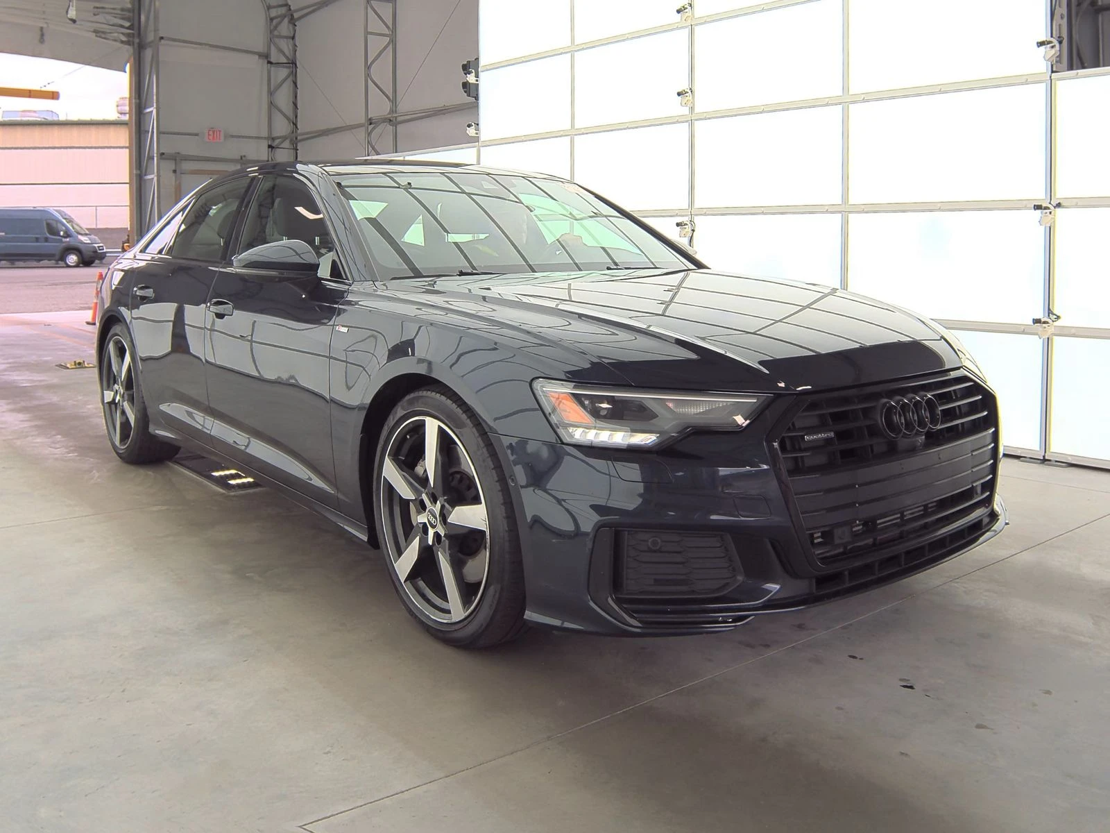Audi A6 Premium Sedan 55 TFSI - изображение 4