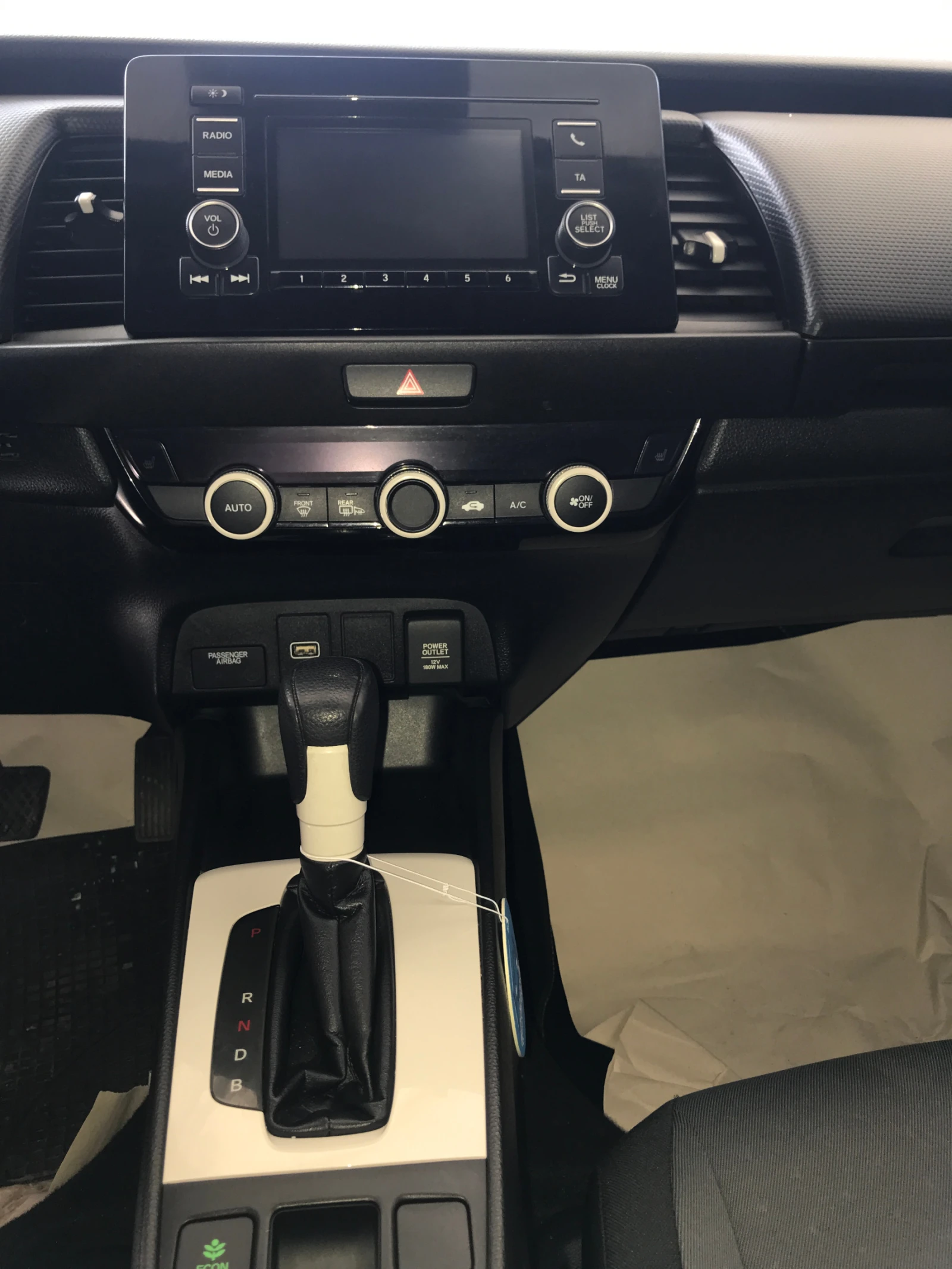 Honda Jazz 1, 5 e-HEV - изображение 9