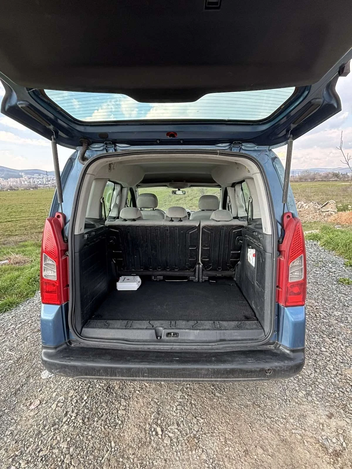 Peugeot Partner 1.6 Hdi, снимка 8 - Автомобили и джипове - 53770118