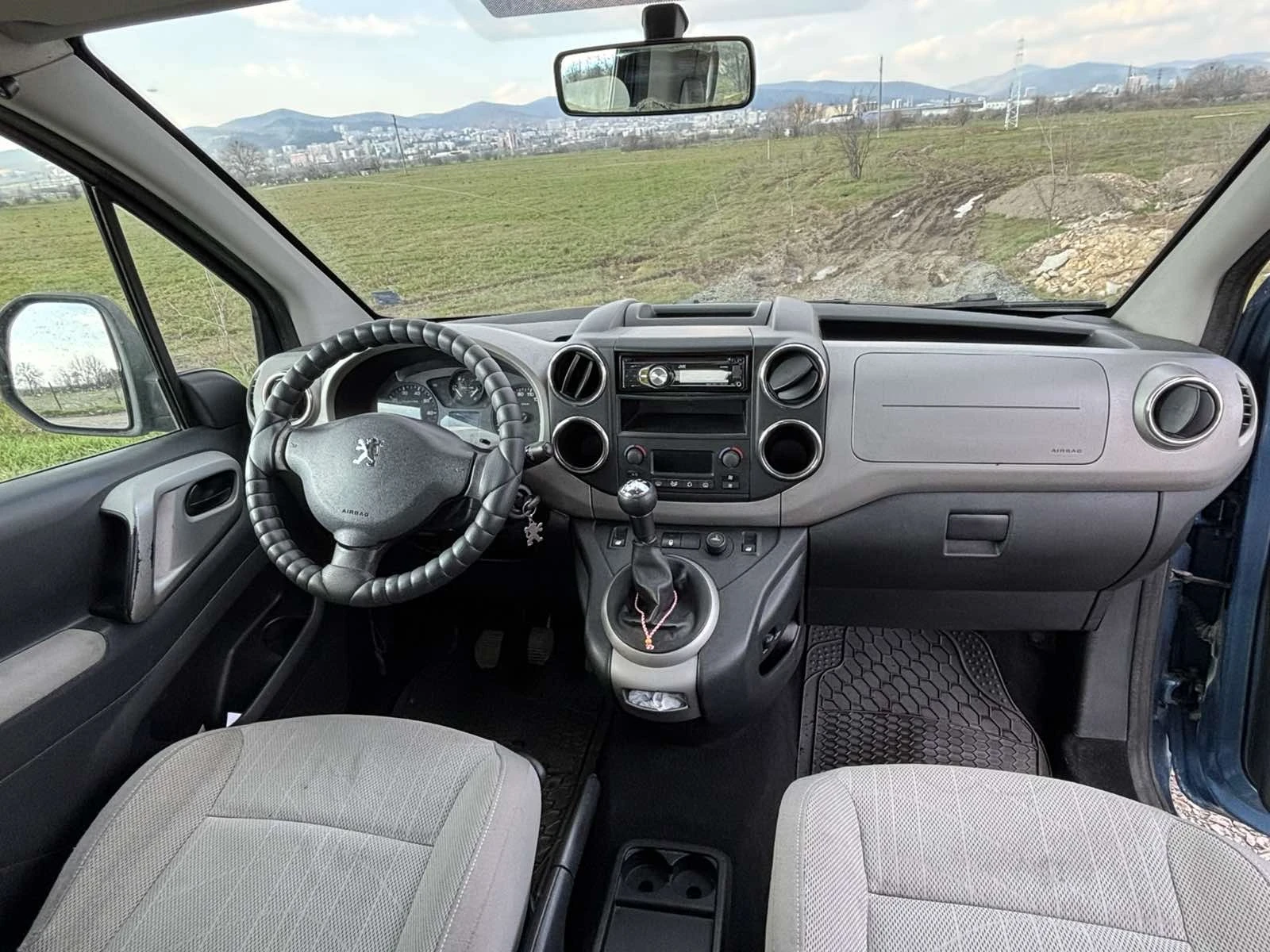 Peugeot Partner 1.6 Hdi, снимка 15 - Автомобили и джипове - 53770118