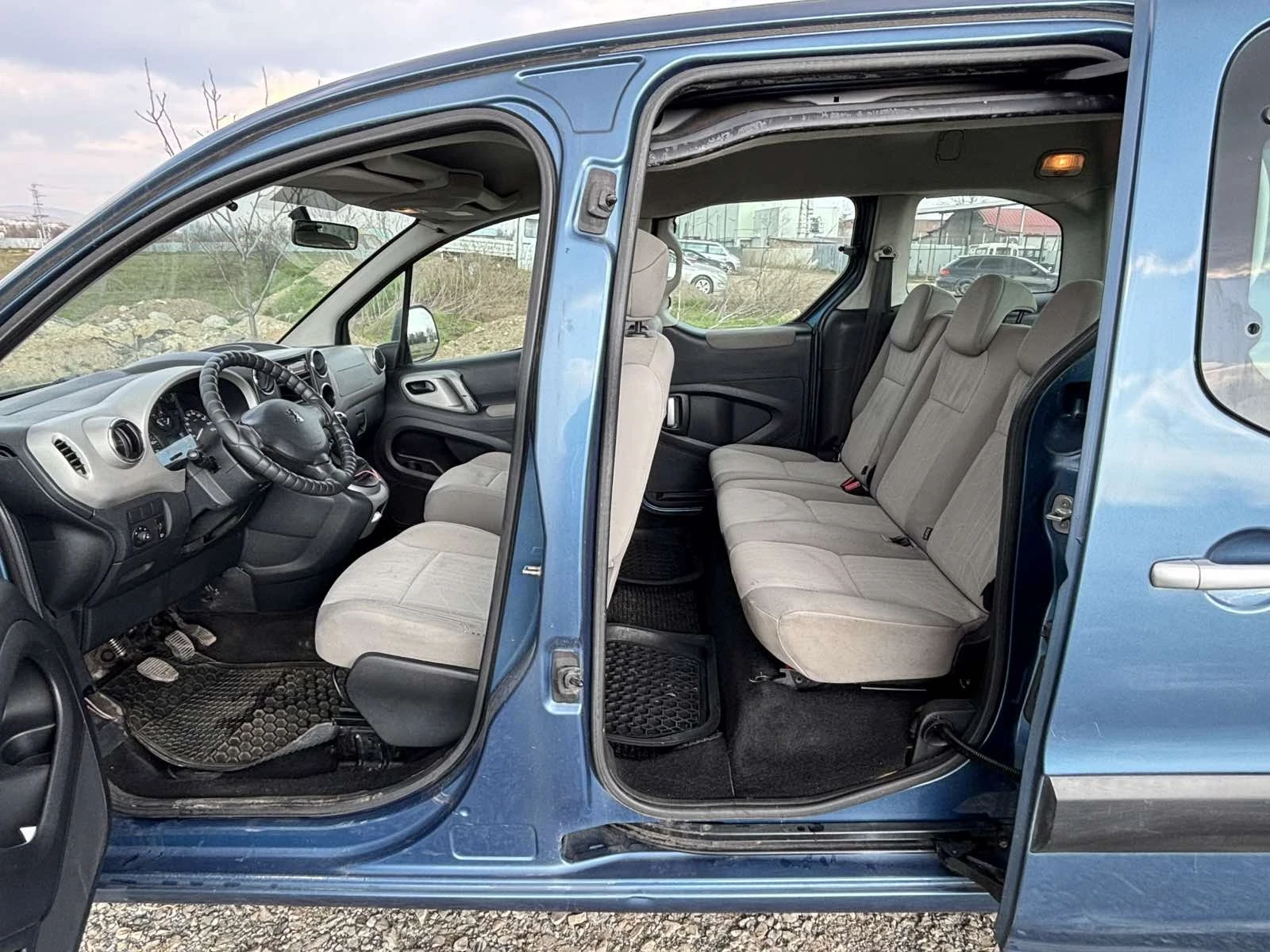 Peugeot Partner 1.6 Hdi, снимка 11 - Автомобили и джипове - 53770118