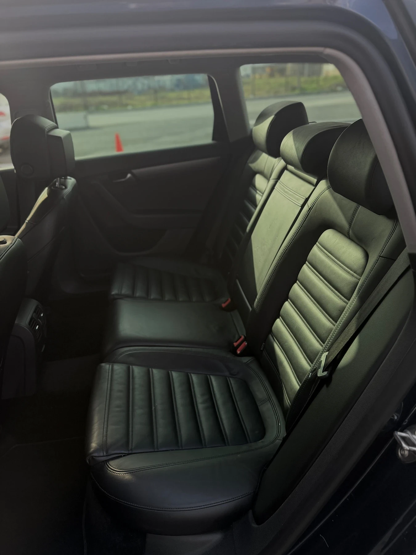 VW Passat R-LINE* DSG* 4x4* LED, снимка 7 - Автомобили и джипове - 54218072