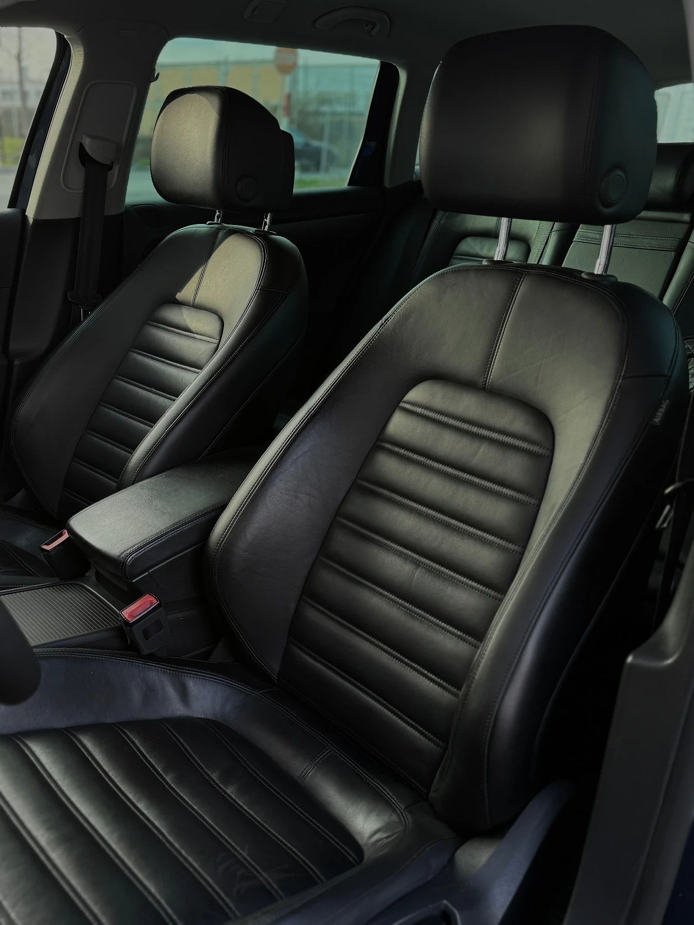 VW Passat R-LINE* DSG* 4x4* LED, снимка 5 - Автомобили и джипове - 54218072