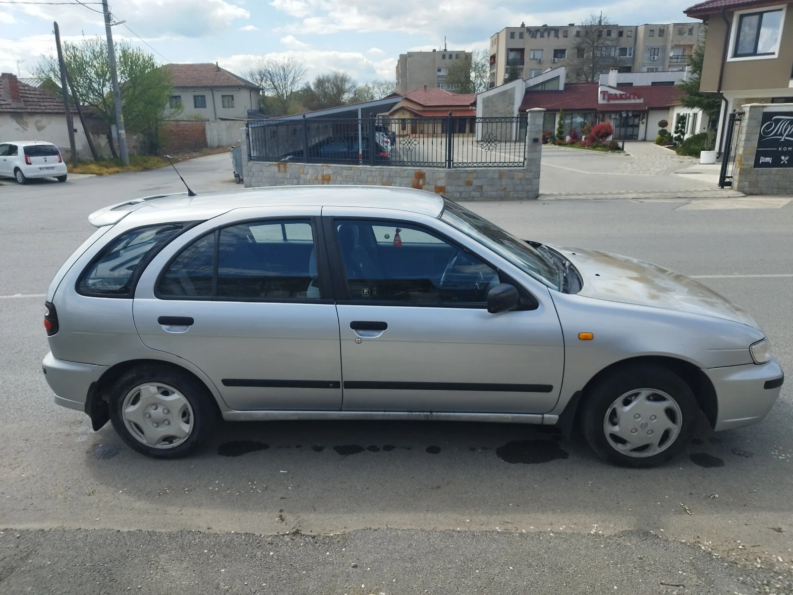 Nissan Almera, снимка 3 - Автомобили и джипове - 54298826