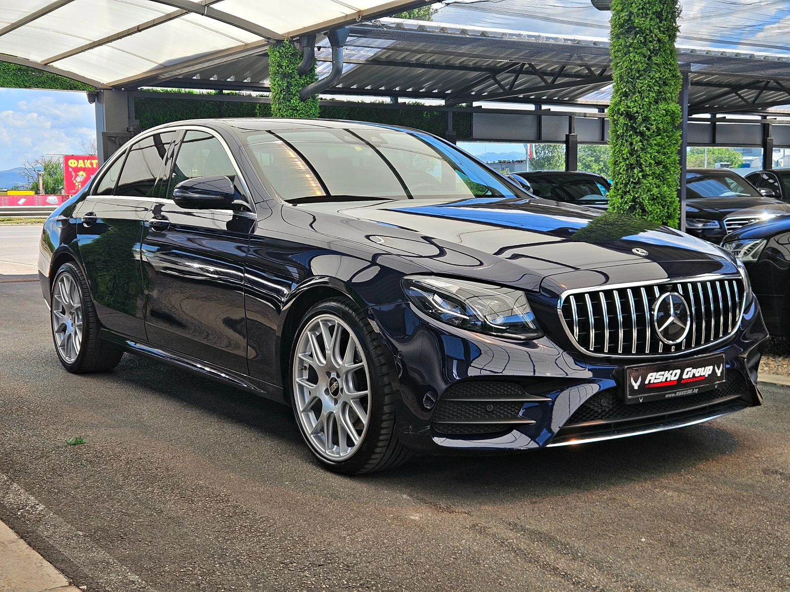 Mercedes-Benz E 220 AMG/4MAT/DISTR/360CAMERA/CAR PLAY/AMBI/ПОДГРЕВ/LIZ, снимка 3 - Автомобили и джипове - 54677840