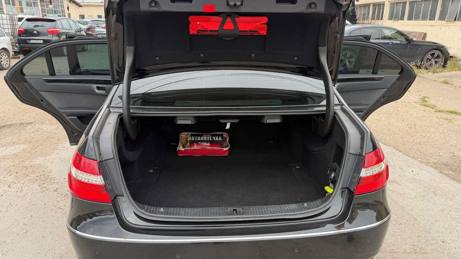 Mercedes-Benz E 200 CDI , снимка 16 - Автомобили и джипове - 54748835