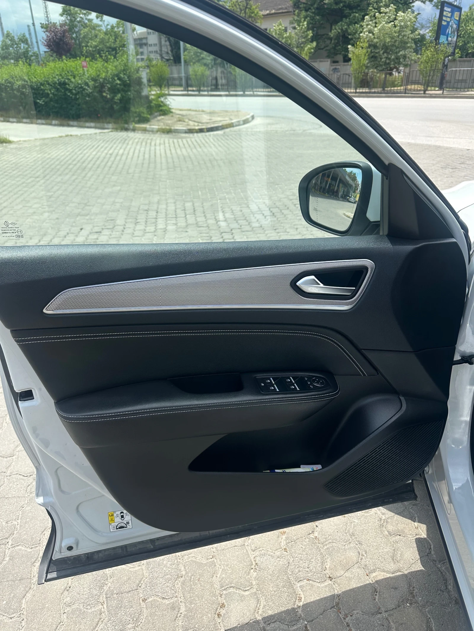 Renault Arkana 1.6 e- tech hybrid, снимка 9 - Автомобили и джипове - 54803148