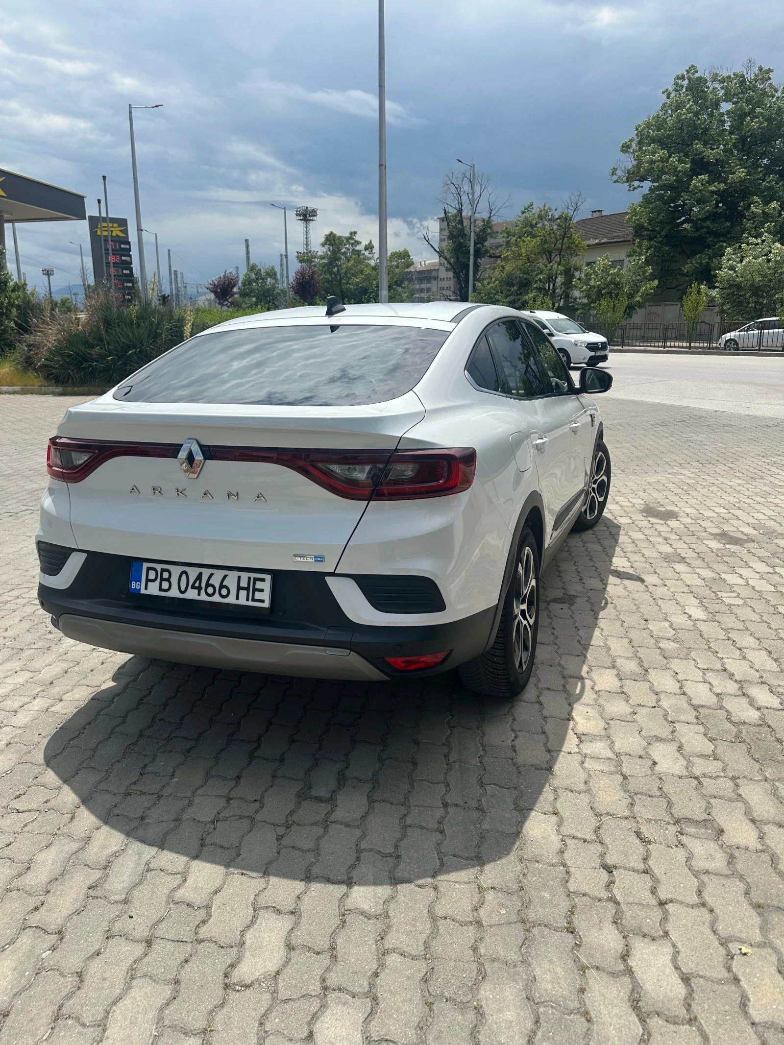 Renault Arkana 1.6 e- tech hybrid, снимка 4 - Автомобили и джипове - 54803148
