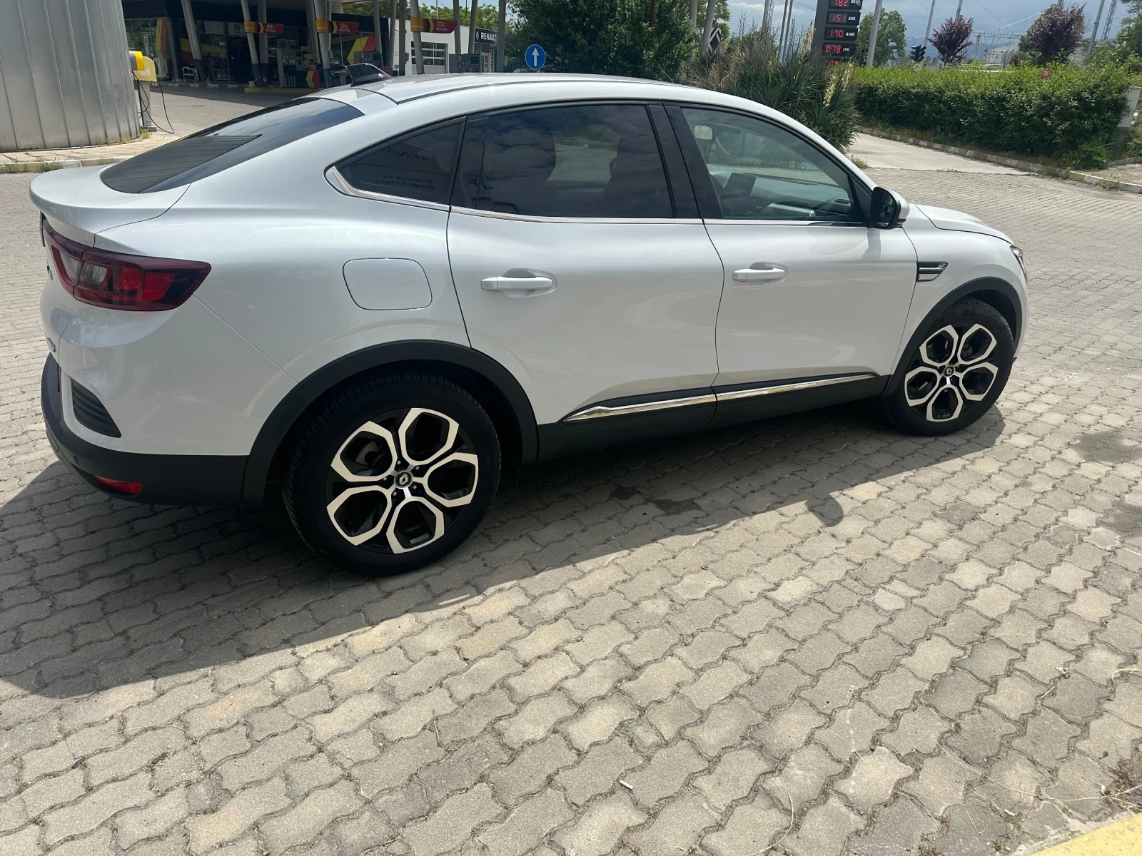 Renault Arkana 1.6 e- tech hybrid, снимка 5 - Автомобили и джипове - 54803148