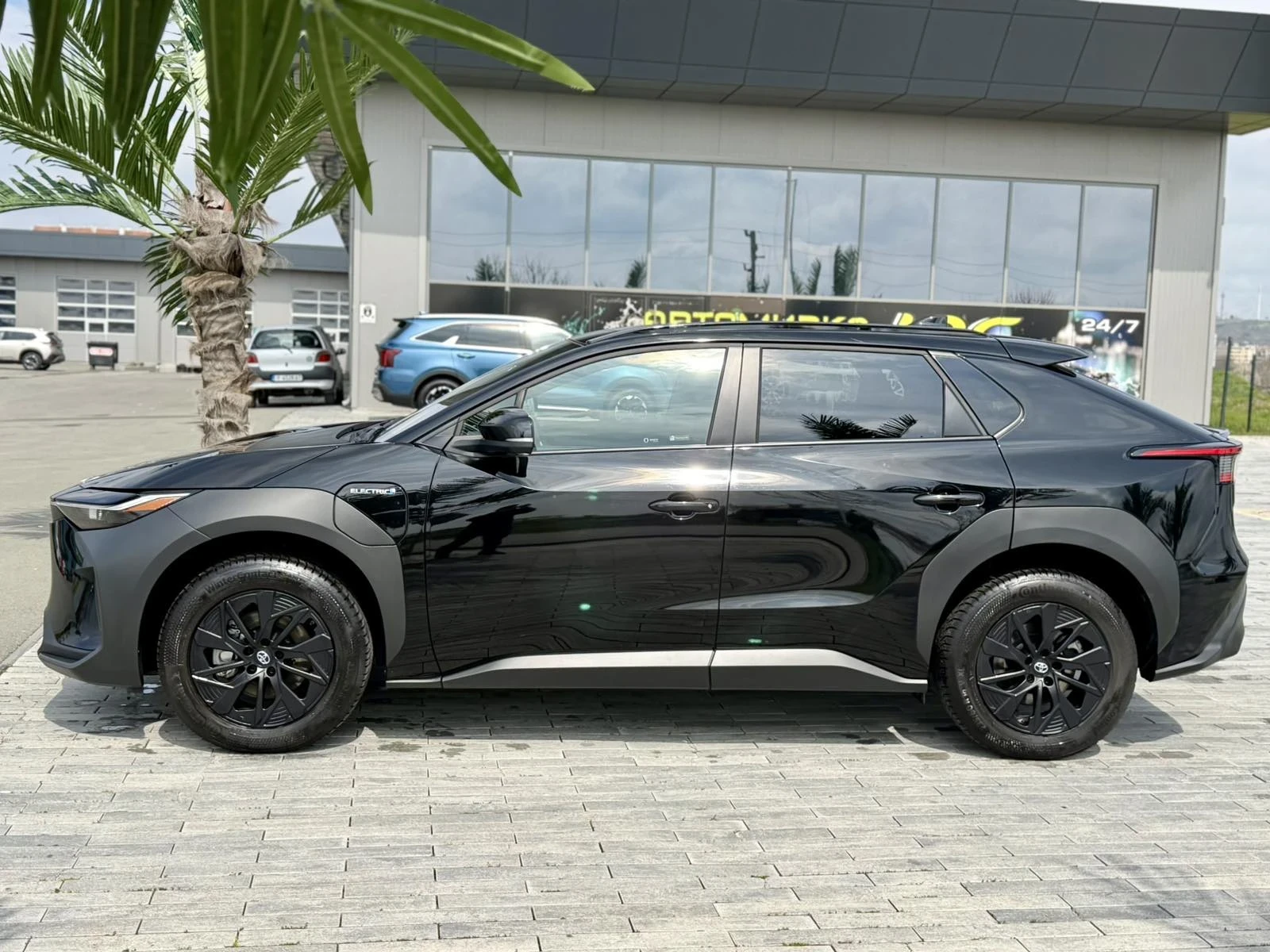 Toyota bZ4X Гаранционна, снимка 4 - Автомобили и джипове - 54836999