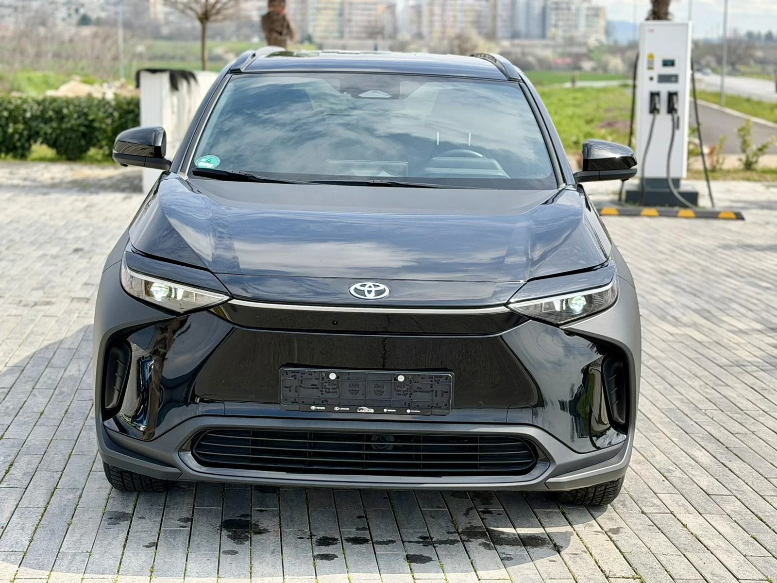 Toyota bZ4X Гаранционна, снимка 3 - Автомобили и джипове - 54836999