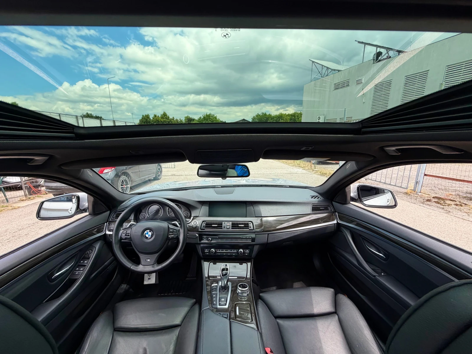BMW 530 M-Paket X-Drive Камери 360 Панорома Много запазена, снимка 11 - Автомобили и джипове - 55268332