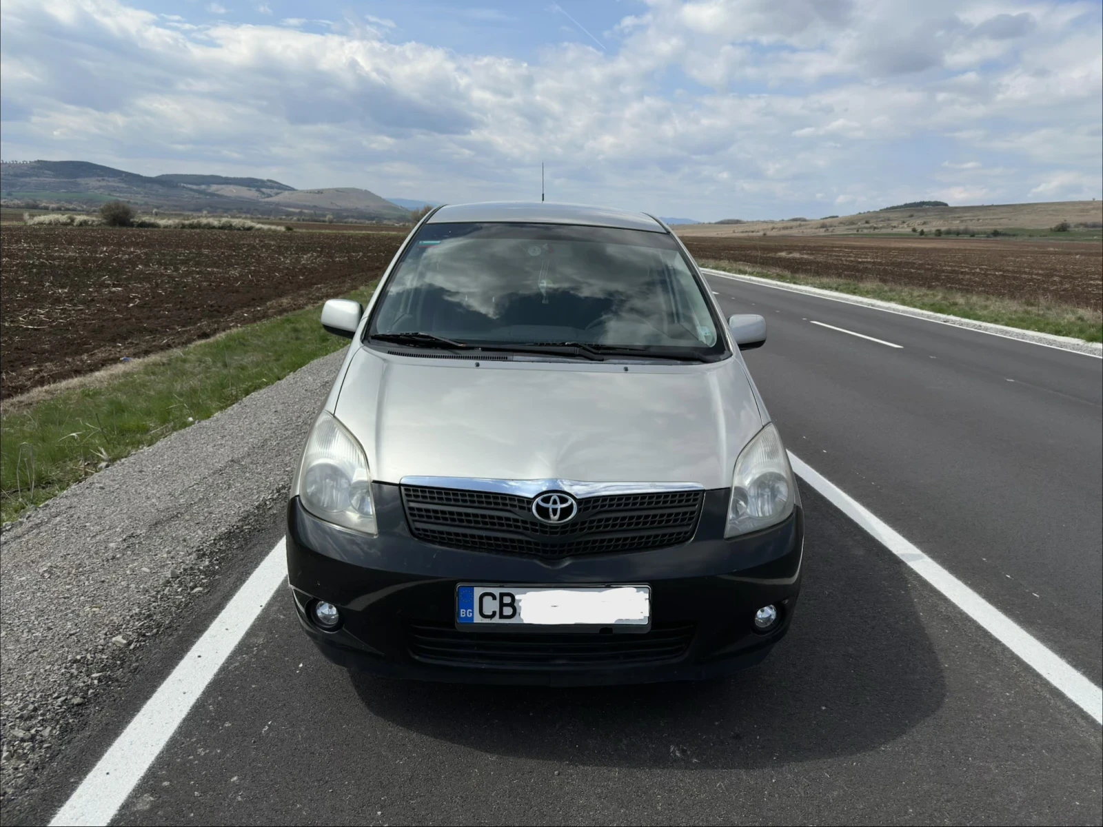 Toyota Corolla verso 1.6 Газ/бензин КЛИМАТИК, снимка 2 - Автомобили и джипове - 55307059
