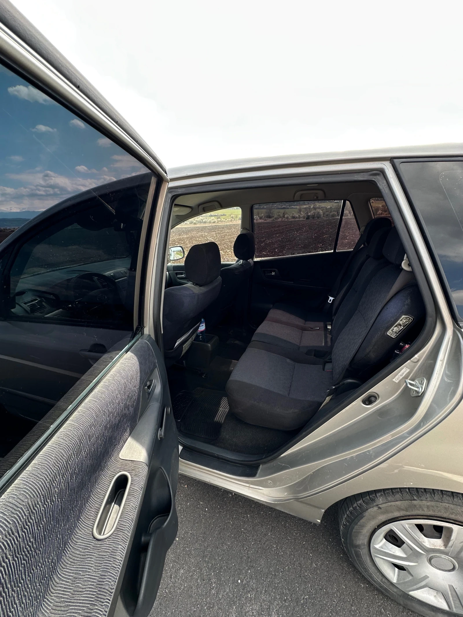 Toyota Corolla verso 1.6 Газ/бензин КЛИМАТИК, снимка 5 - Автомобили и джипове - 55307059