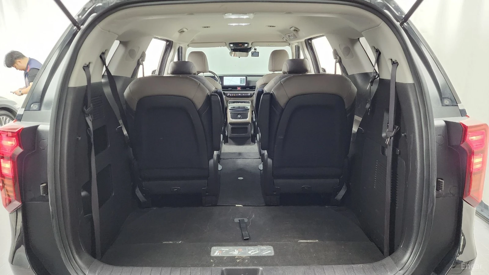 Kia Carnival HYBRID* PRESTIGE* КОЖА* ПОДГРЕВ* ОБДУХВАНЕ* КАМЕРА, снимка 16 - Автомобили и джипове - 55491532