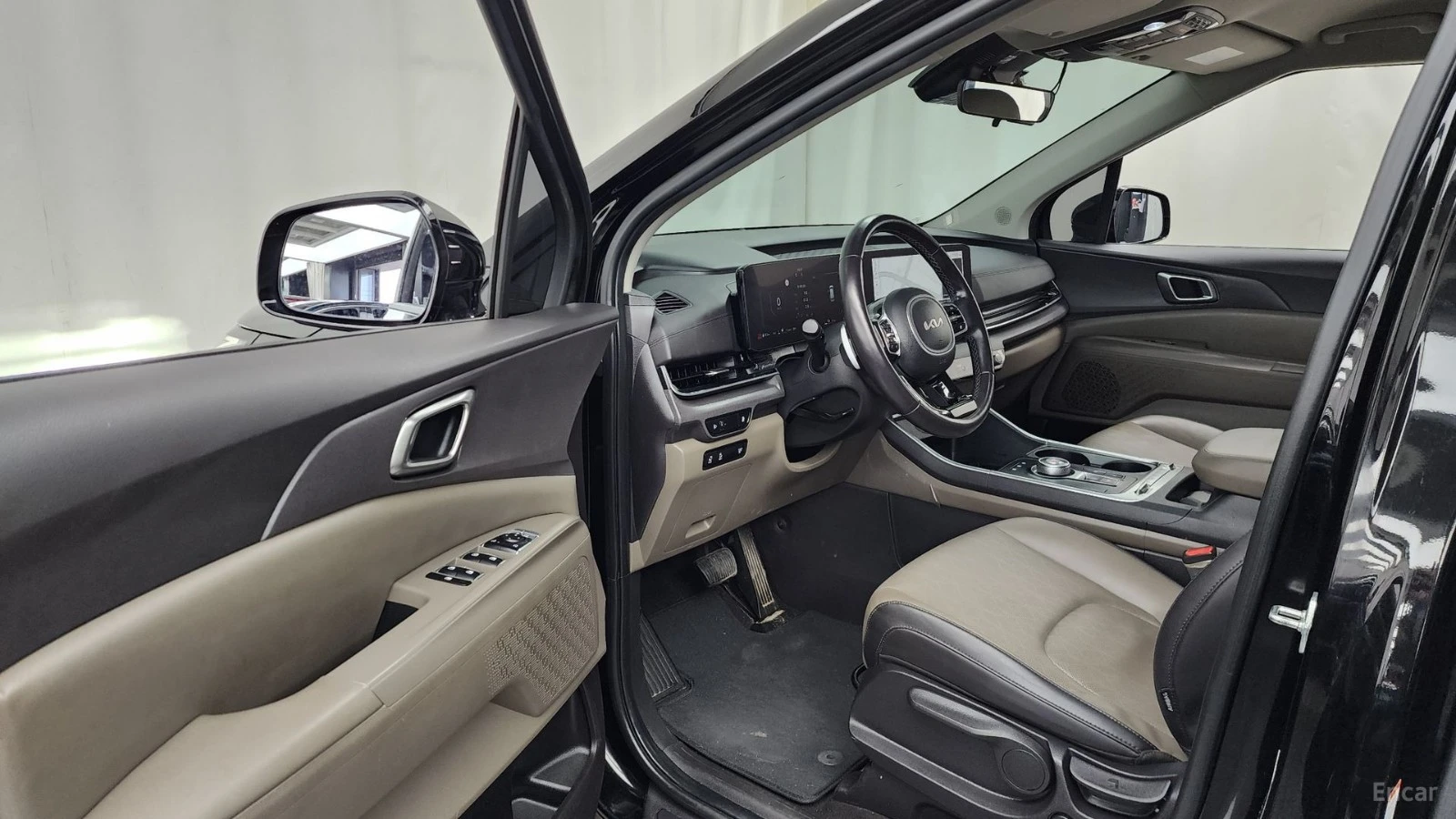 Kia Carnival HYBRID* PRESTIGE* КОЖА* ПОДГРЕВ* ОБДУХВАНЕ* КАМЕРА, снимка 9 - Автомобили и джипове - 55491532