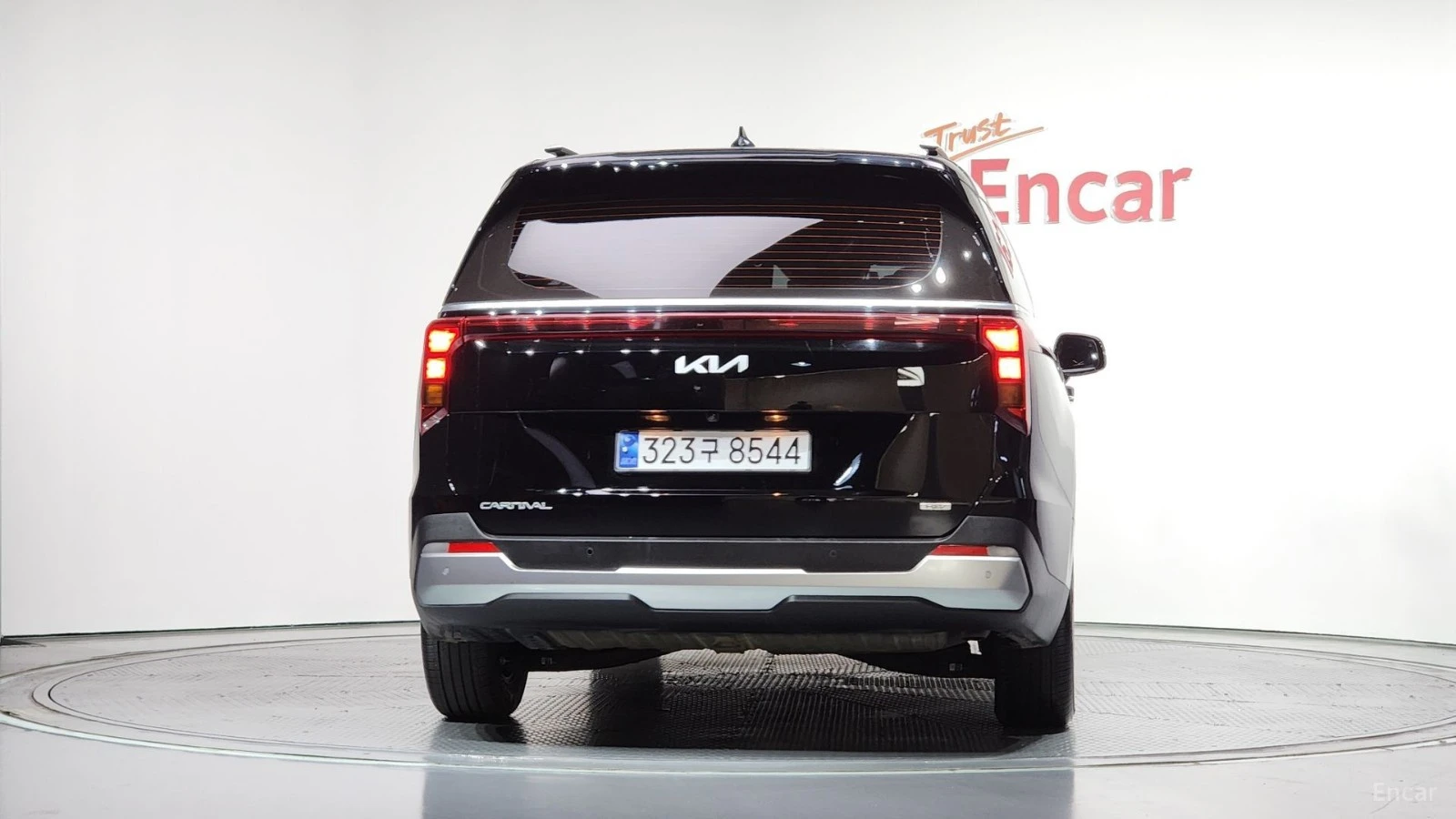 Kia Carnival HYBRID* PRESTIGE* КОЖА* ПОДГРЕВ* ОБДУХВАНЕ* КАМЕРА, снимка 4 - Автомобили и джипове - 55491532