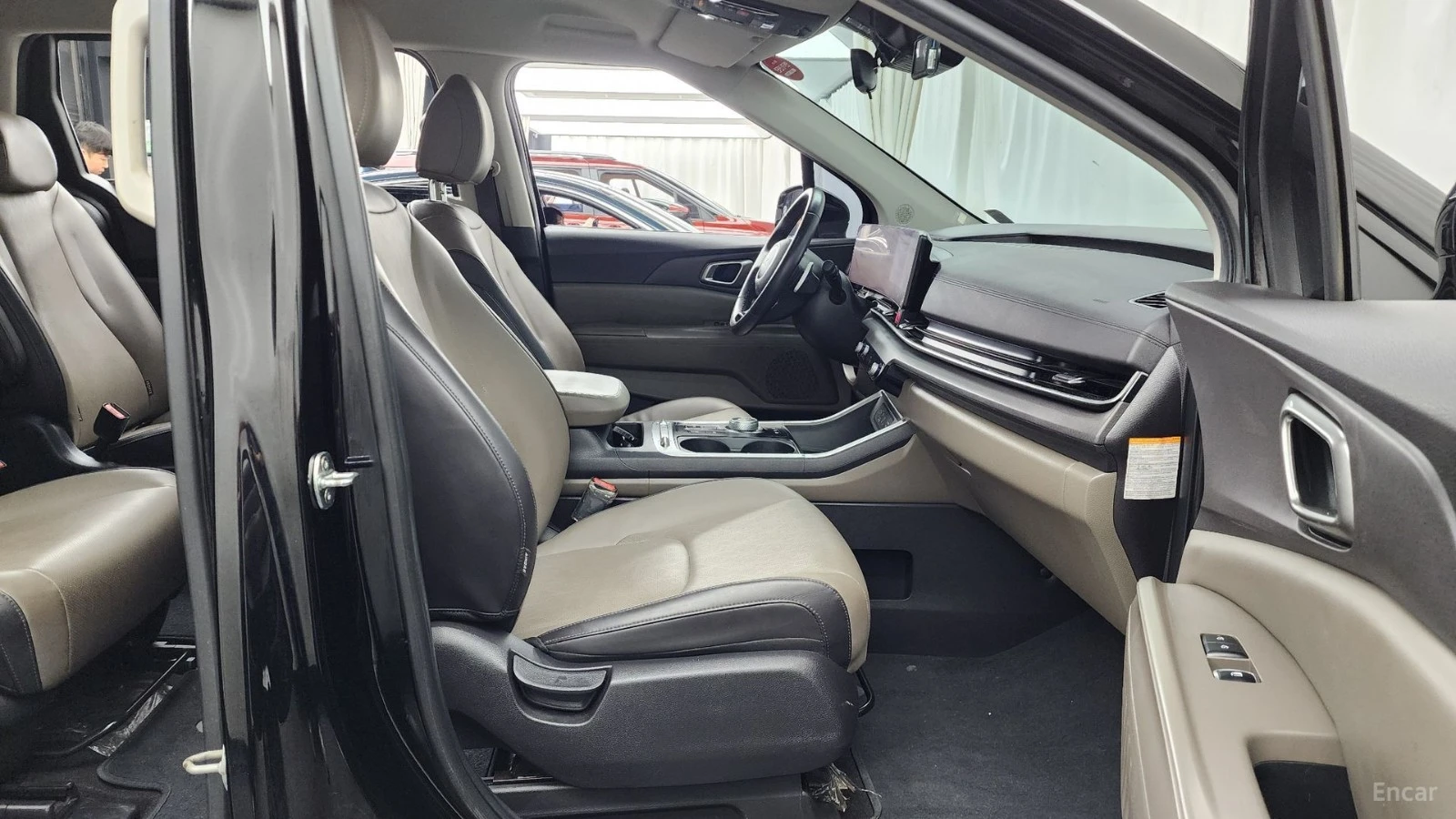 Kia Carnival HYBRID* PRESTIGE* КОЖА* ПОДГРЕВ* ОБДУХВАНЕ* КАМЕРА, снимка 10 - Автомобили и джипове - 55491532