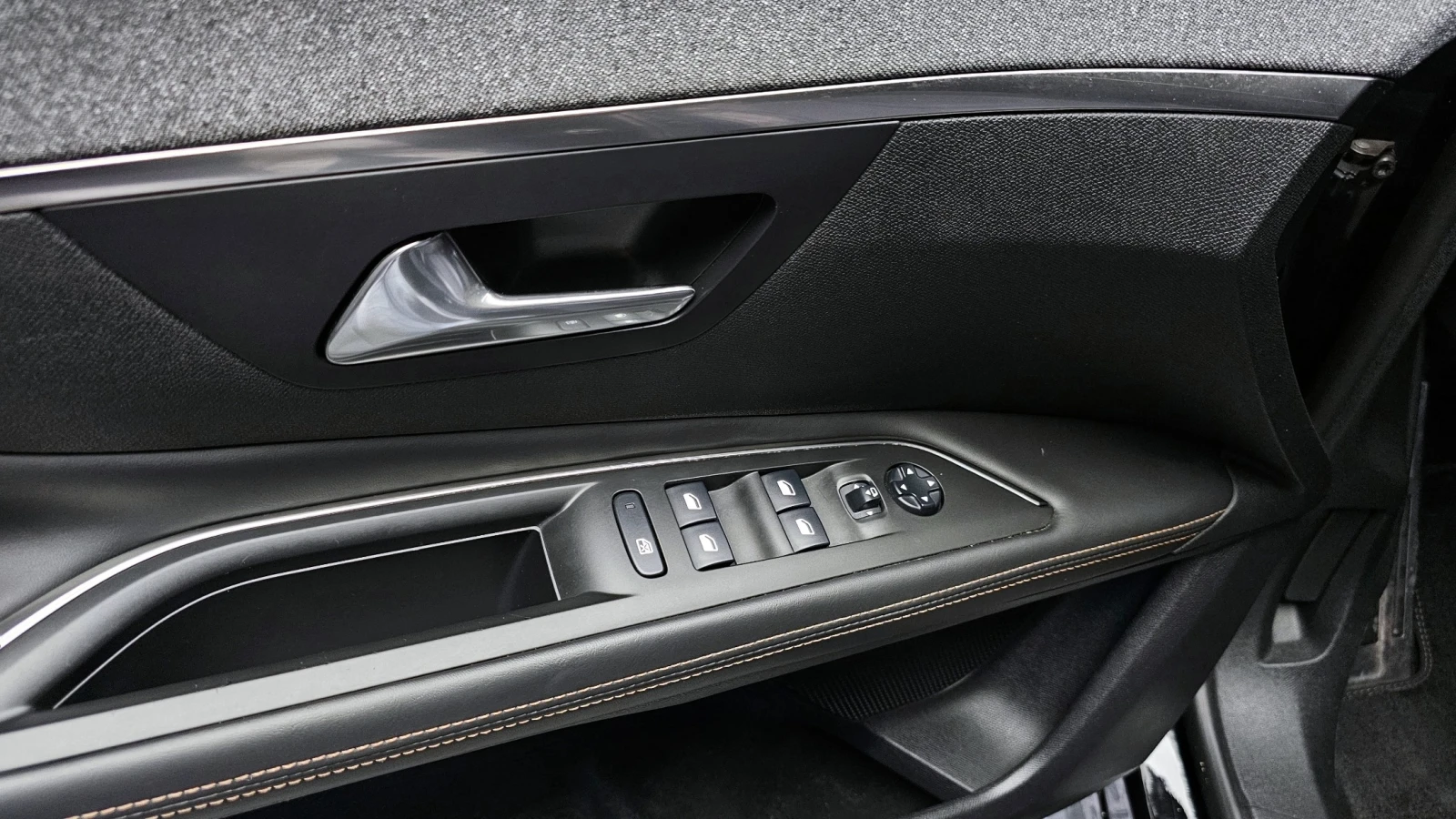 Peugeot 3008 GT Line | Keyless | LED | Digital cockpit , снимка 12 - Автомобили и джипове - 55563951