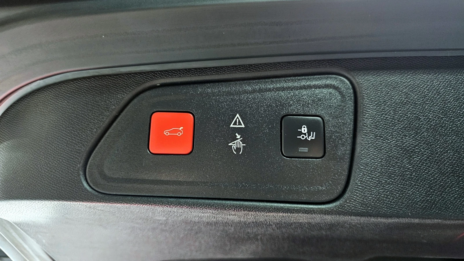 Peugeot 3008 GT Line | Keyless | LED | Digital cockpit , снимка 14 - Автомобили и джипове - 55563951